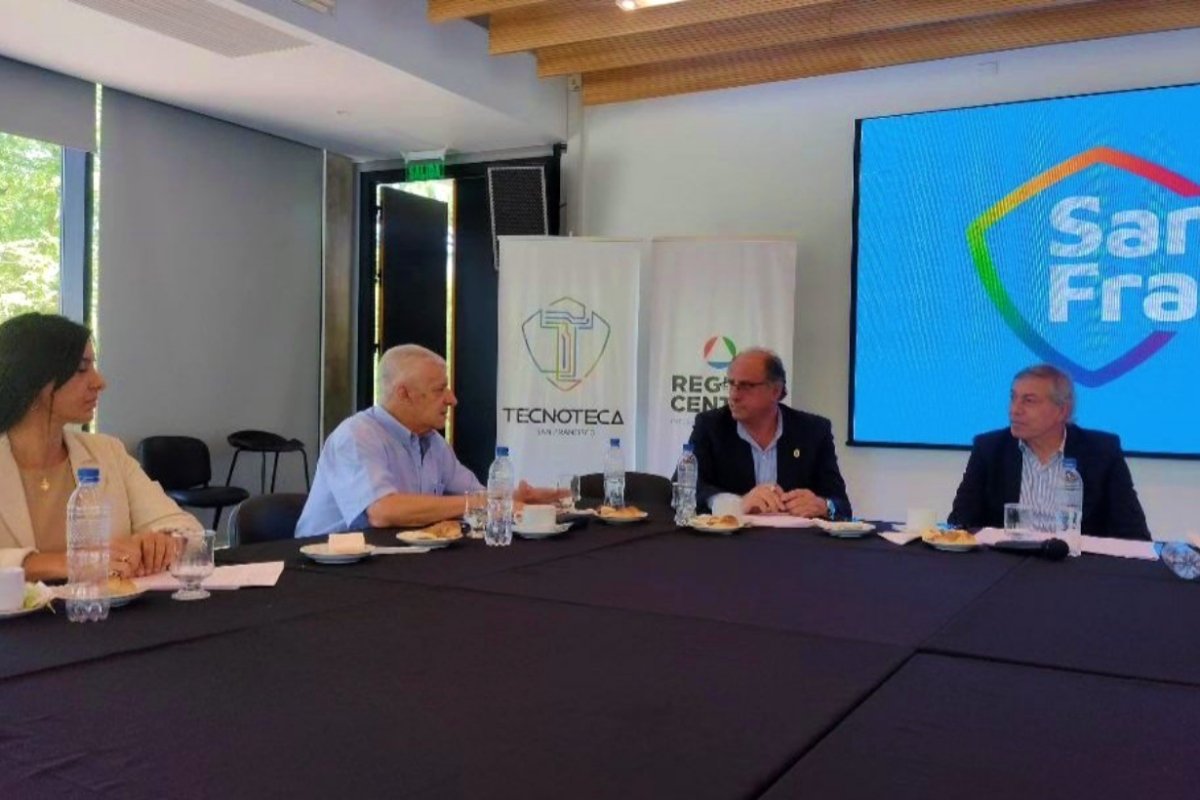 Jorge Chemes en un reuni&oacute;n de la Regi&oacute;n Centro.