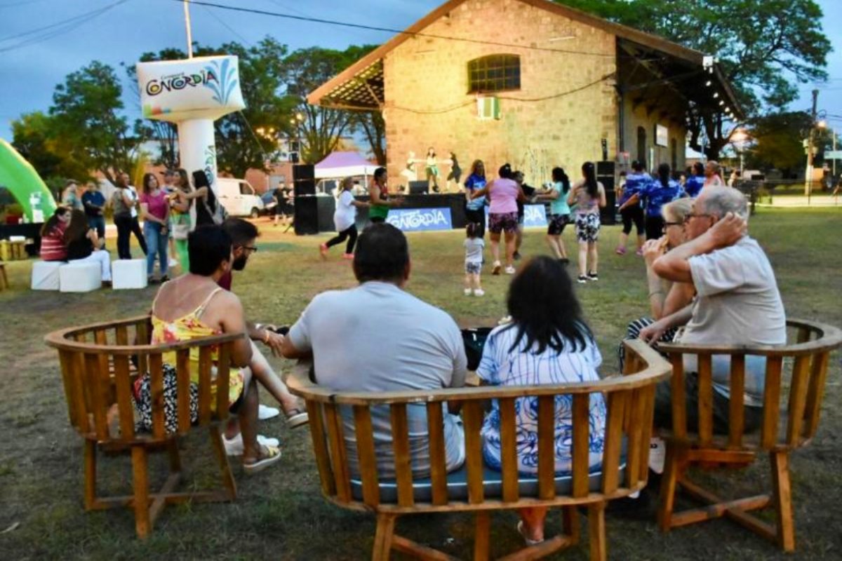 En Costanera se present&oacute; Conect&aacute; Verano 2024.