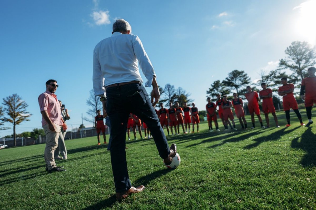 Frigerio con el plantel de Patronato.