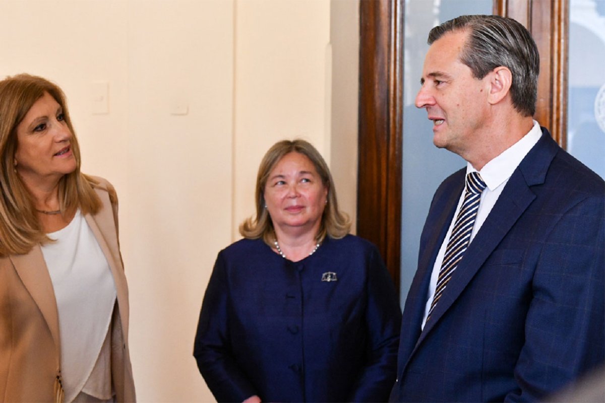 Bahl junto a Medina y Romero