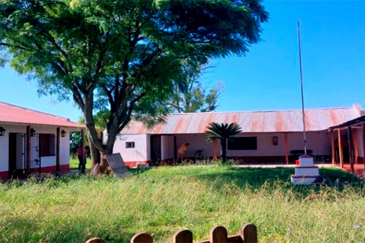 Primaria Crisp&iacute;n Vel&aacute;zquez en Ra&iacute;ces Oeste.