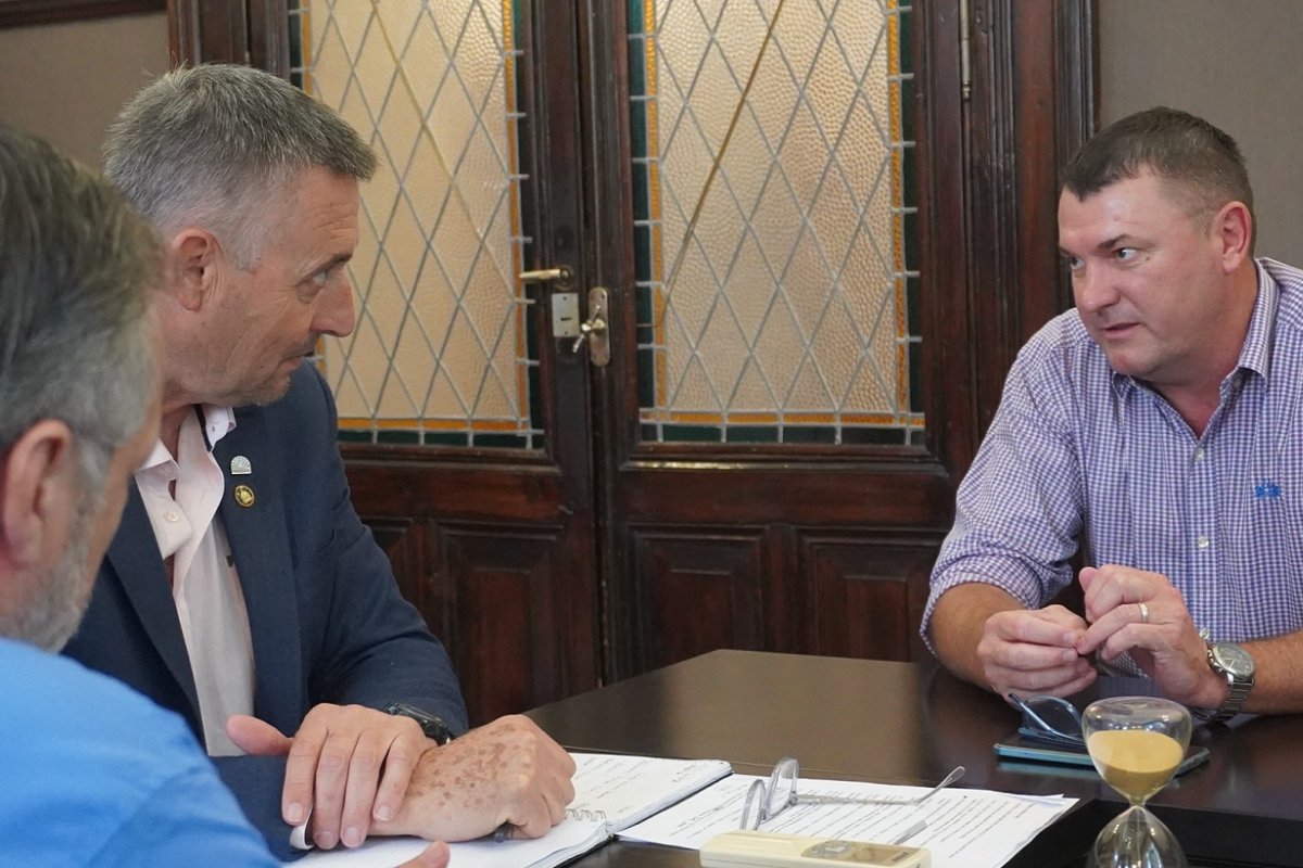 Hein junto al secretario de Transporte.