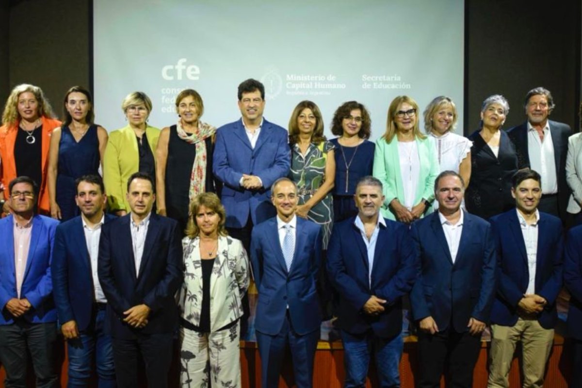 Fregonese (arriba) y sus pares del pa&iacute;s.