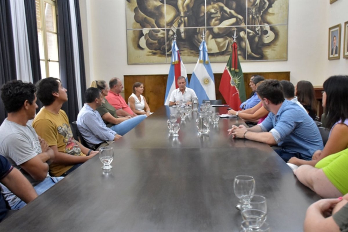El Secretario P&eacute;rez con las cooperativas