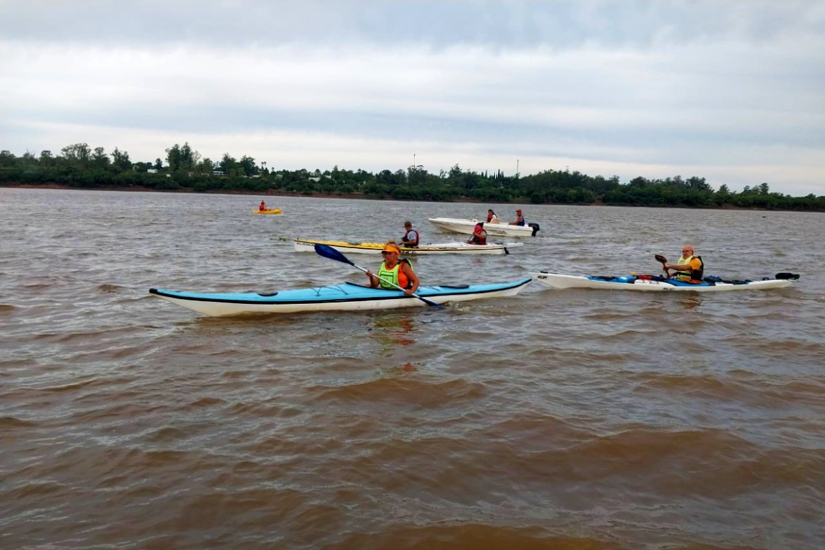 El r&iacute;o Uruguay hermana a argentinos y salte&ntilde;os.
