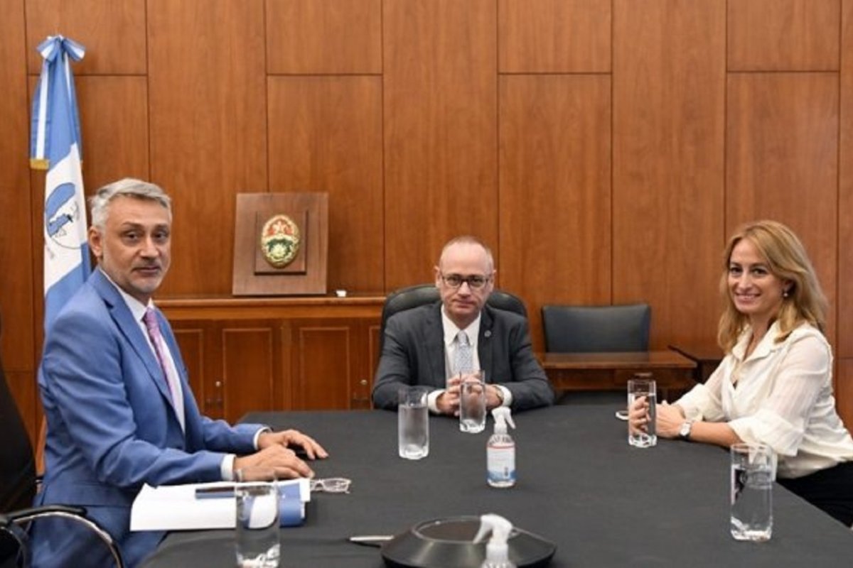 Diego Lara, Leonardo Portela y Laura Soage.