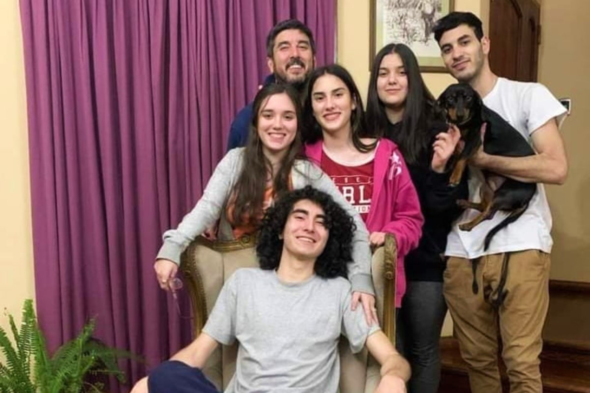 La foto familiar que Fuertes comparti&oacute; en redes.