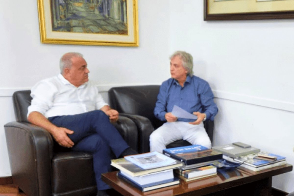 Far&aacute;bola, reunido con el director de la Casa de ER