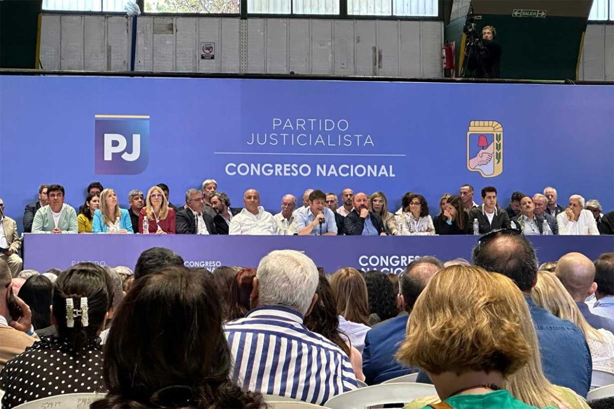 C&aacute;ceres estuvo en el Congreso del Ferro
