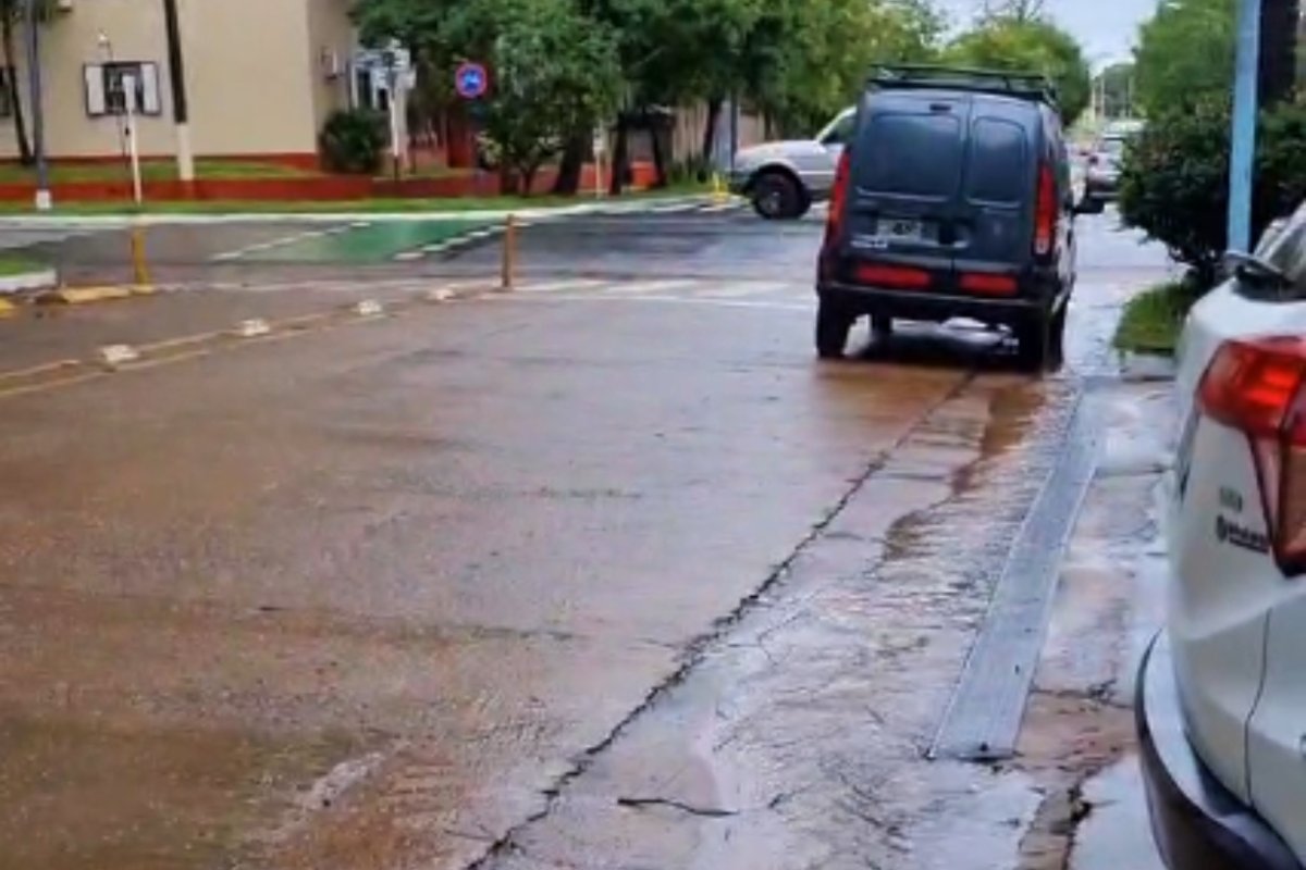 El agua corriendo por Chabrill&oacute;n, de este a oeste.