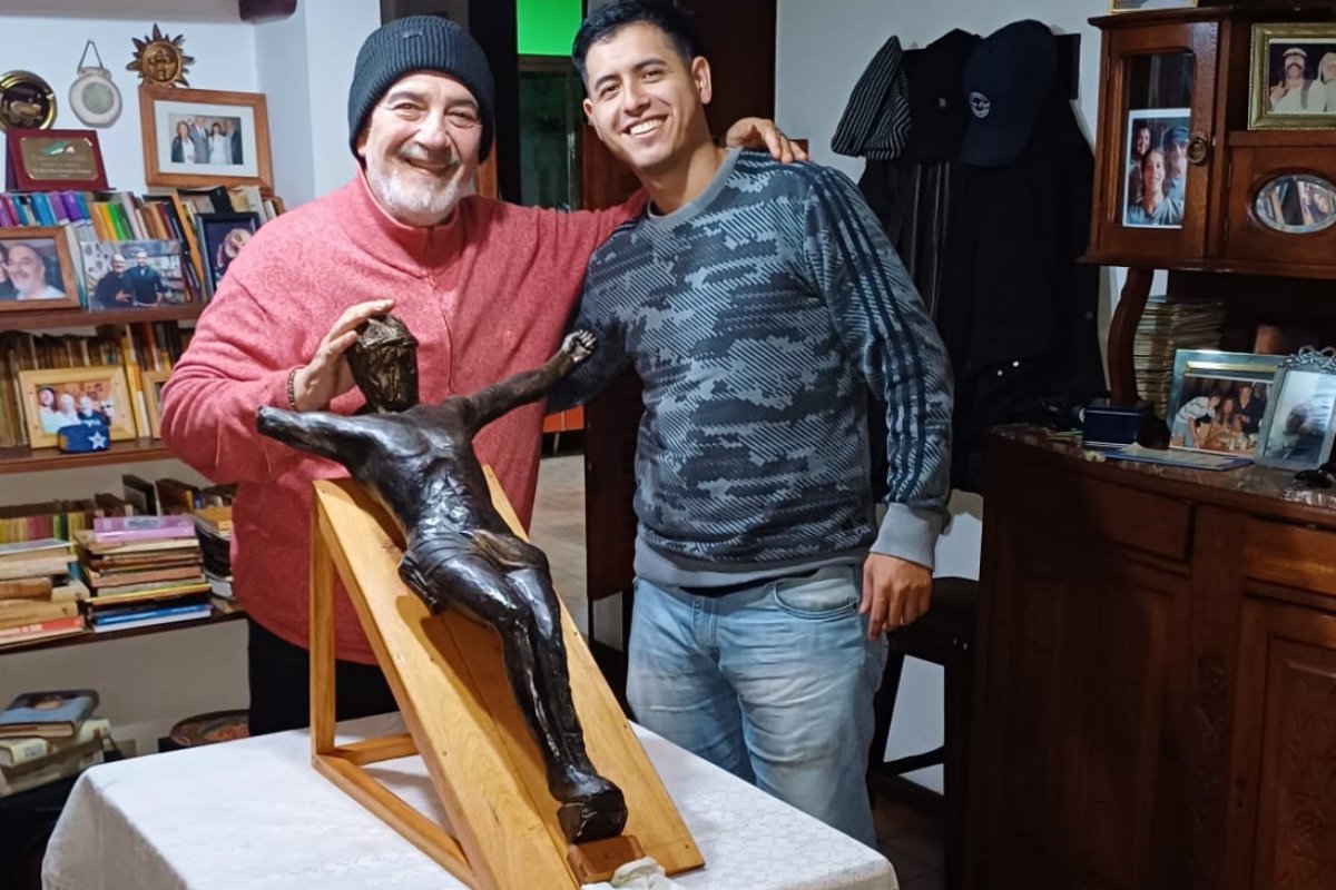 Demonte Becker presenta Mi Cristo Roto.