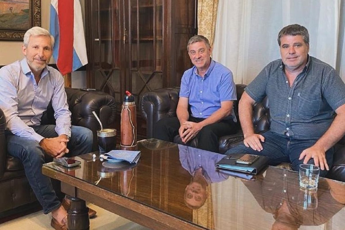 Frigerio junto a Zamb&oacute;n y Mendelovich.