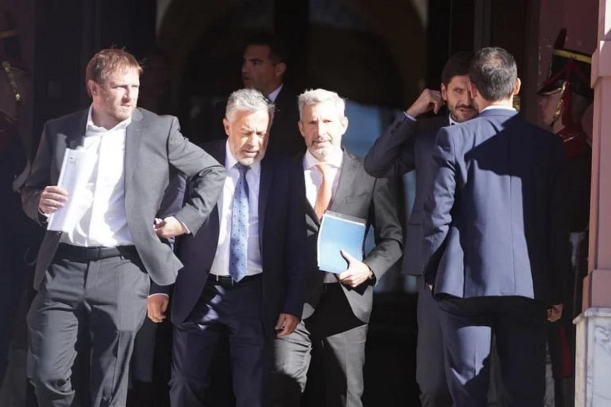 Frigerio a la salida de Casa Rosada.