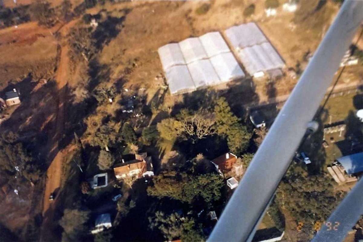 El lugar, con varias construcciones