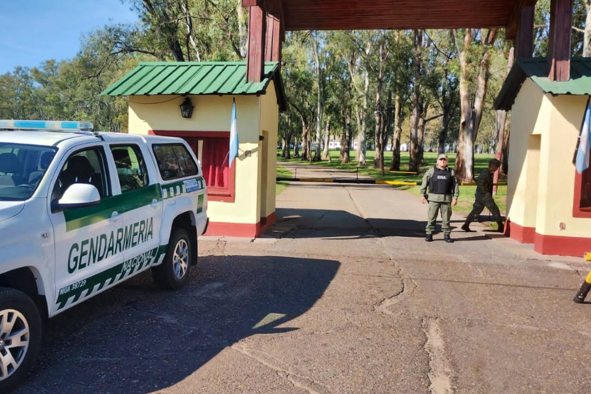 Gendarmer&iacute;a inspecciona el cuartel (Radio 2820).