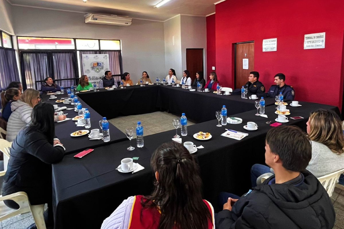 Reuni&oacute;n ampliada en Colonia Ayu&iacute;.