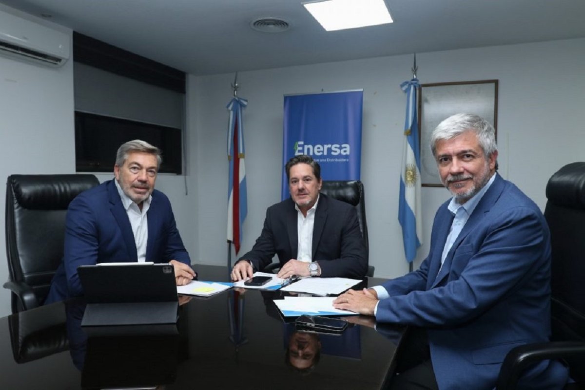 Directorio de Enersa. Barba, a la izquierda.