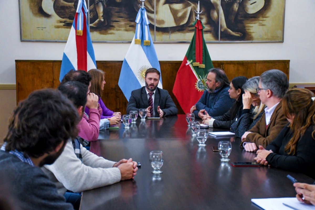 El intendente, con integrantes del InVyTAM.