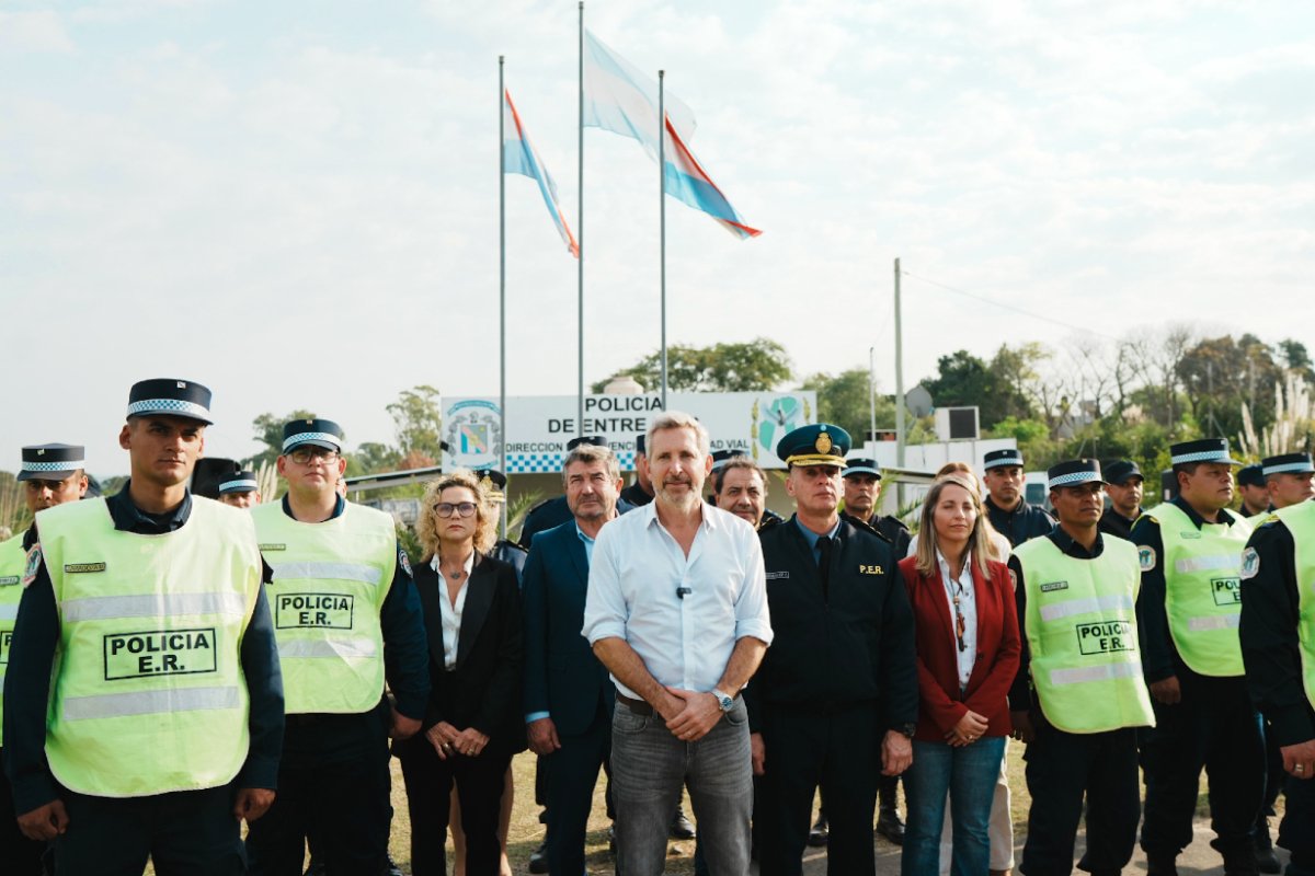 Frigerio, Roncaglia y autoridades policiales.