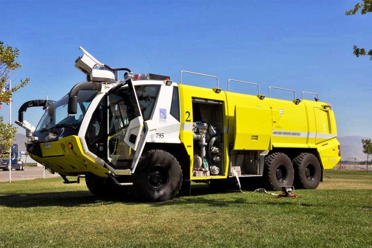 Veh&iacute;culo especial para incendios aeron&aacute;uticos