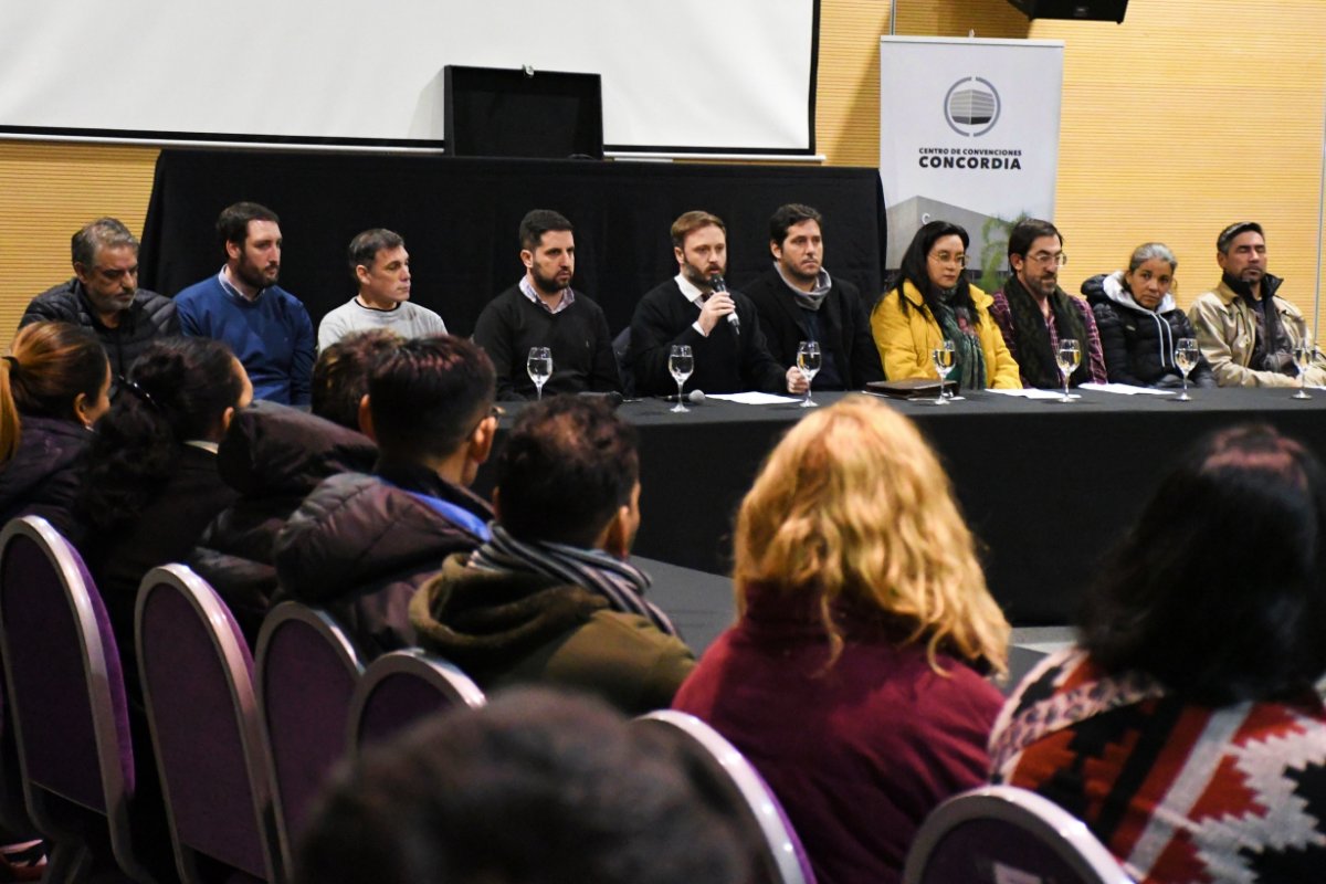 El intendente se reuni&oacute; con vecinalistas.