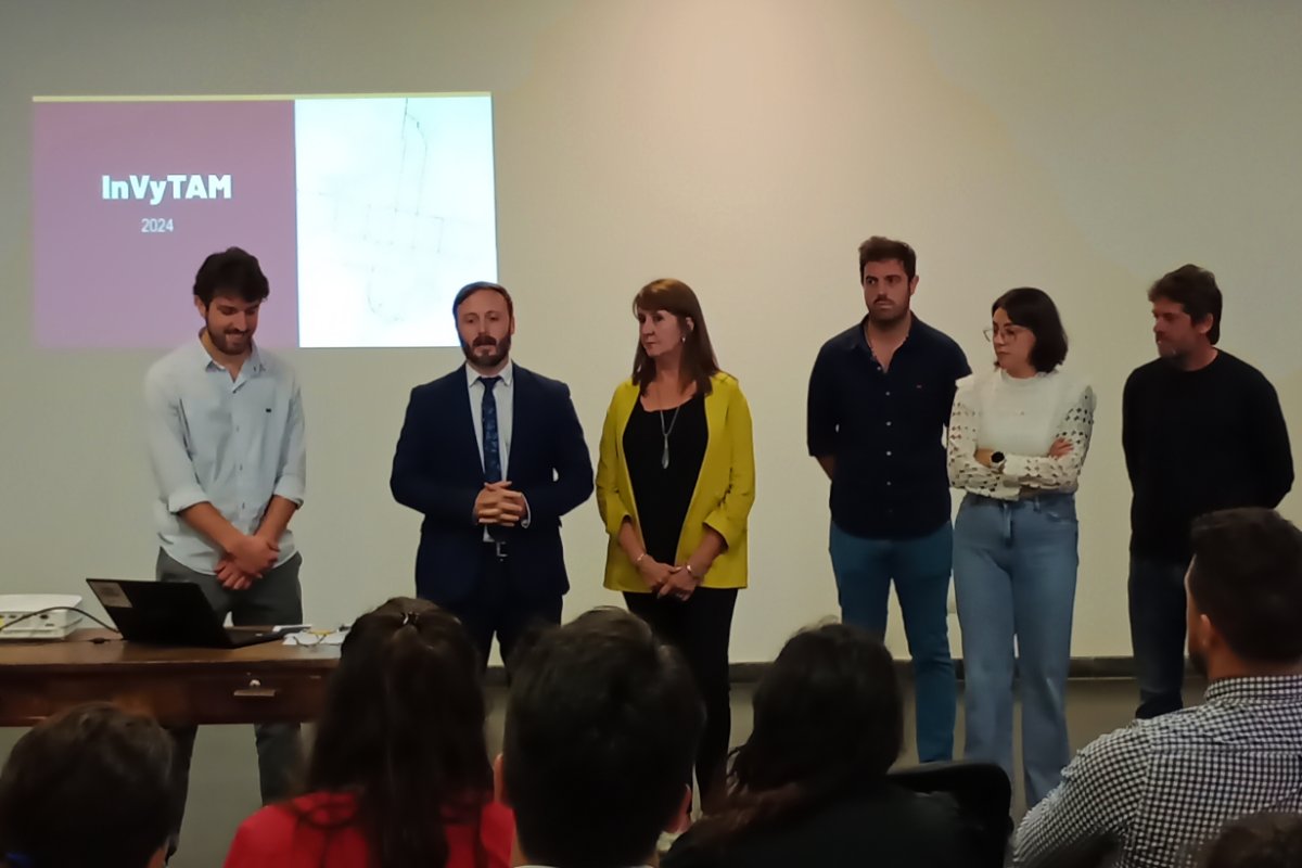 Rossi, a la derecha de Bruno, en diciembre de 2024