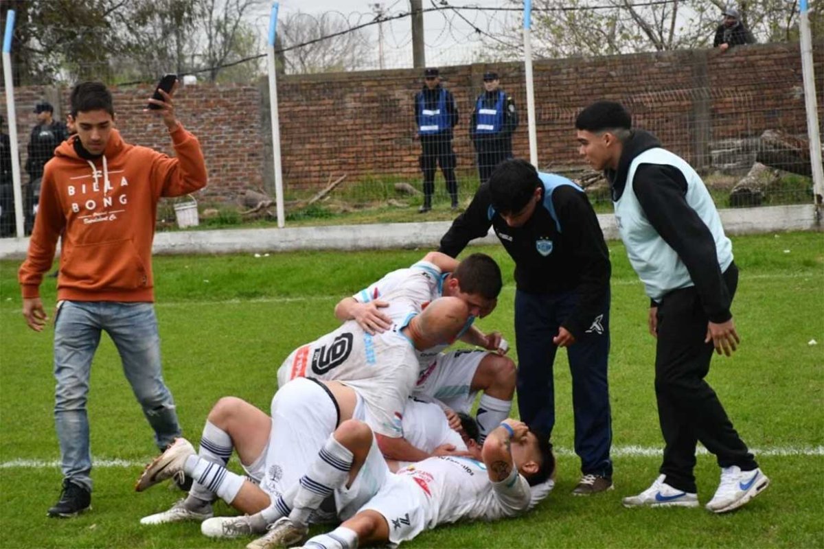 Gimnasia festeja (Cr&eacute;dito: Alberto Bonv&iacute;n)