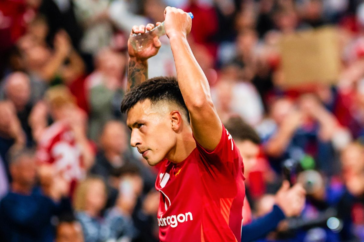 Licha fue titular en el estreno del United.