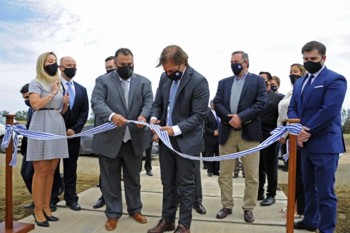 Lacalle Pou inaugur&oacute; la planta en 2020.