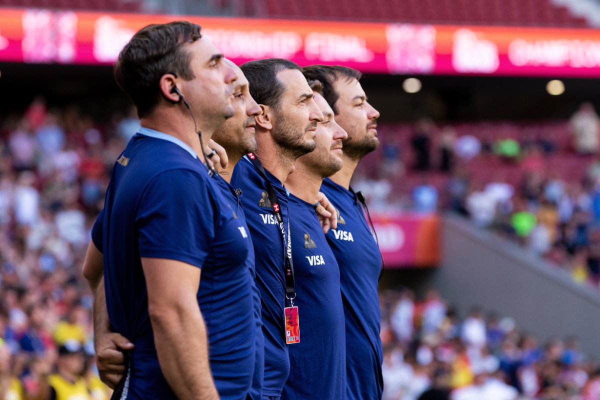 Galarraga con el staff que dirige G&oacute;mez Cora.