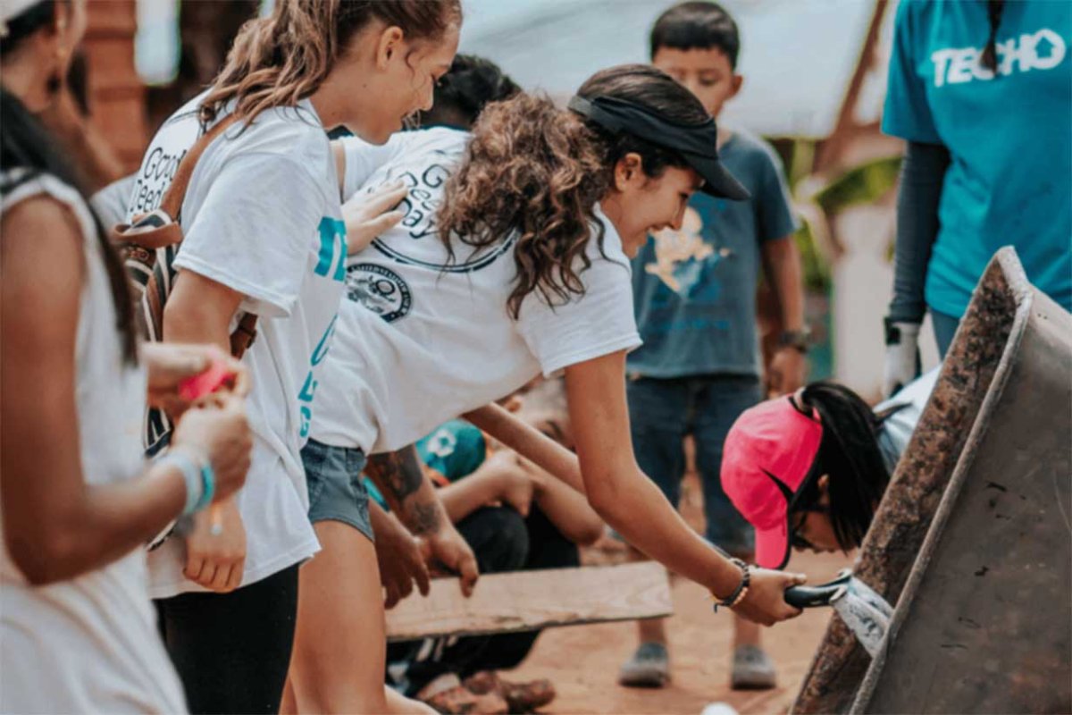 Voluntarios de TECHO, en acci&oacute;n