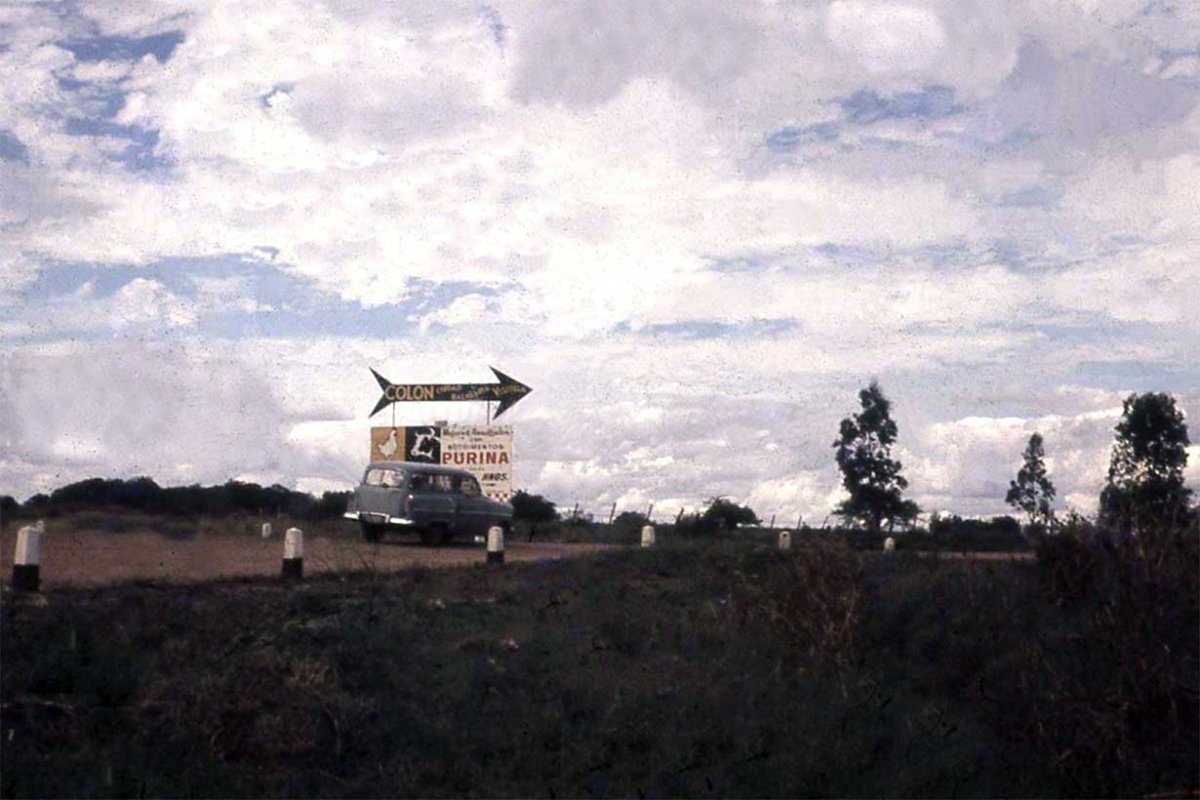 Ruta 14, en el ingreso a Col&oacute;n (1964)