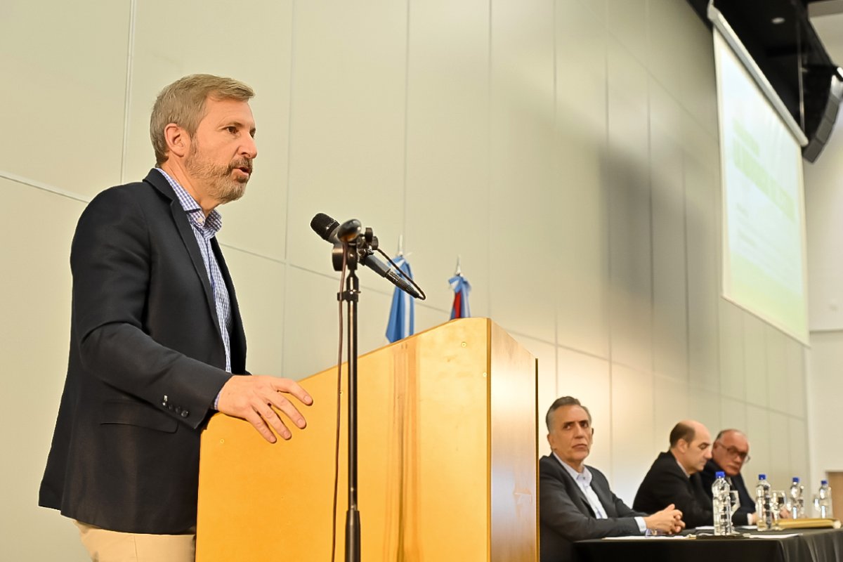 Frigerio habl&oacute; a los abogados presentes.