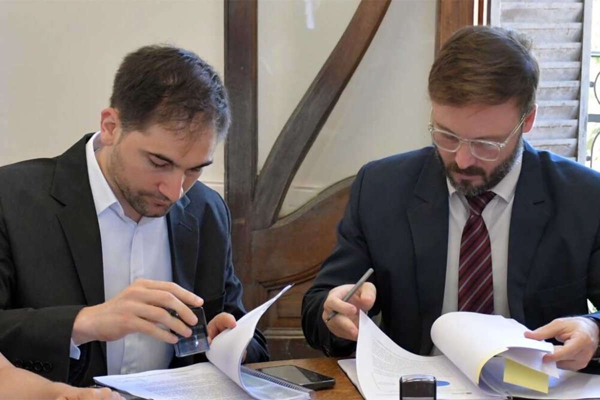Ferreyra junto a Azcu&eacute;