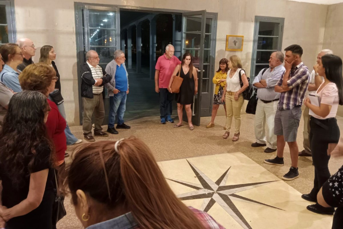 La reuni&oacute;n, en acceso al CCC.