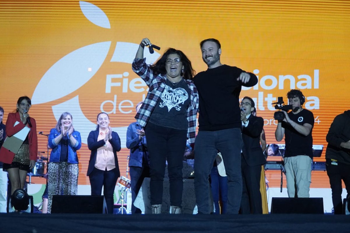 Marisa Flores Lugo gan&oacute; el Peugeot 208.