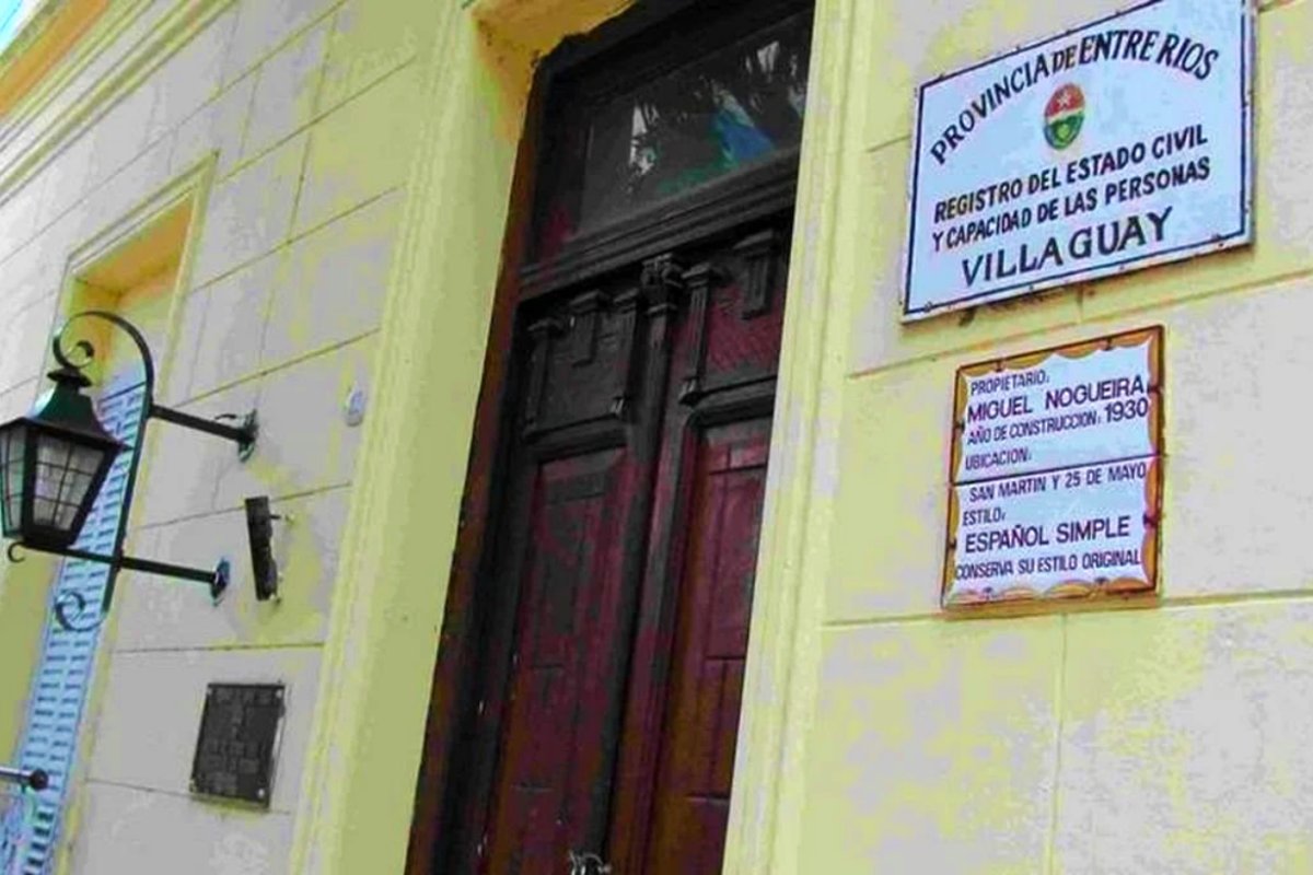 La trabajadora debe volver al Registro Civil.
