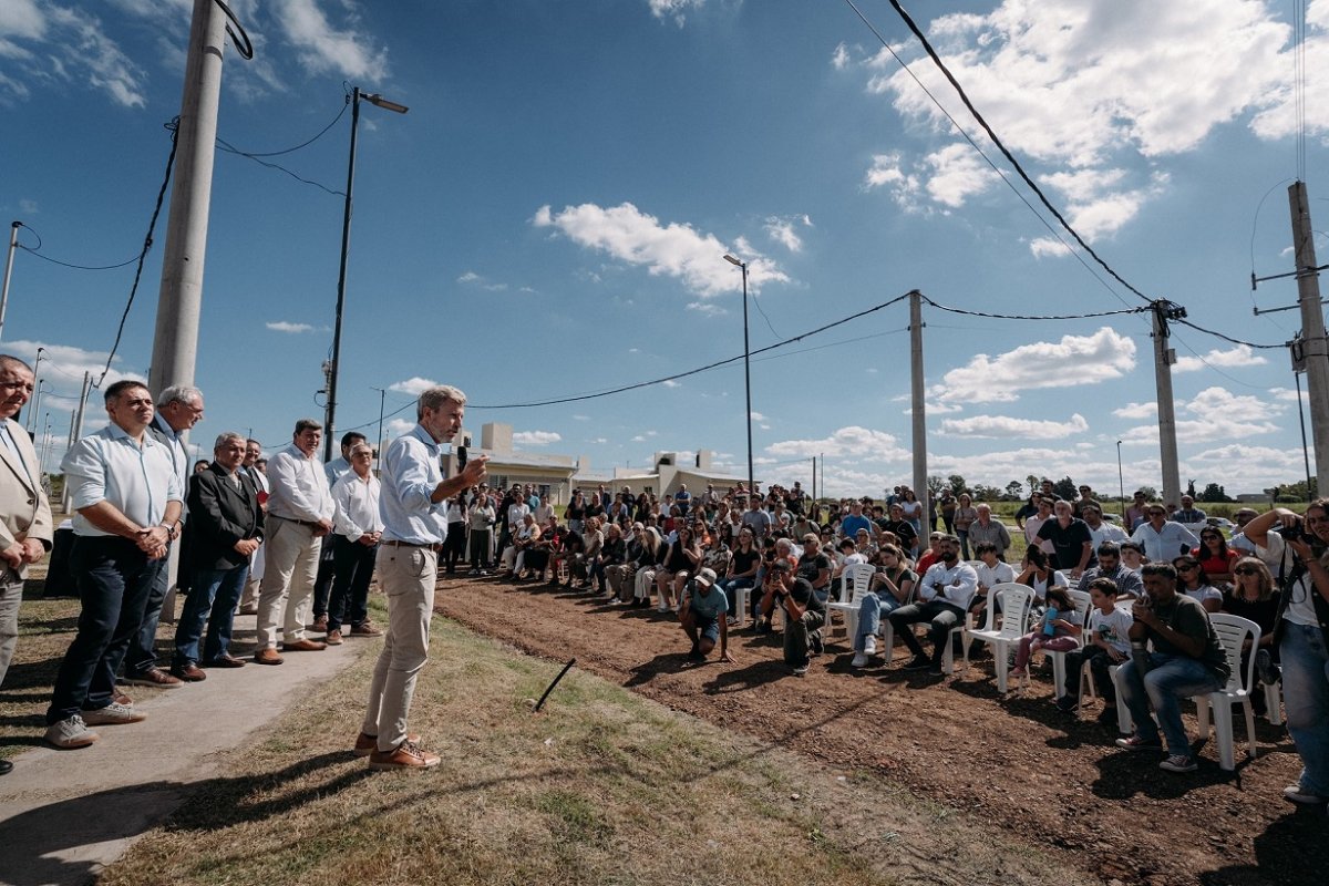 Entrega de viviendas en Gualeguaych&uacute;.