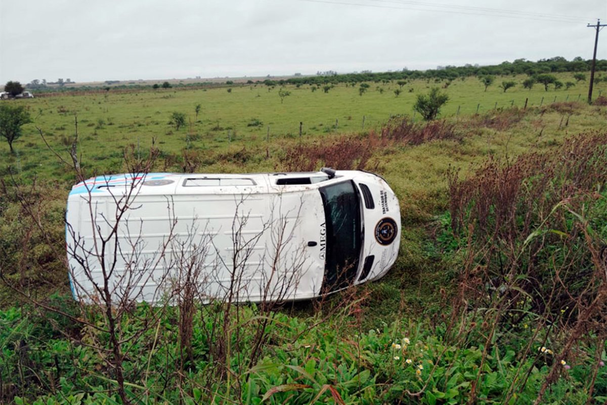 As&iacute; qued&oacute; la camioneta Mercedes (foto: Riel FM).