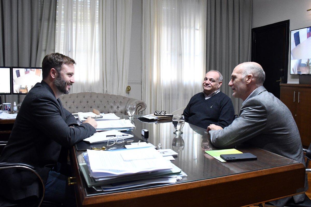 Azcu&eacute; recibi&oacute; a Stoppello, este lunes.