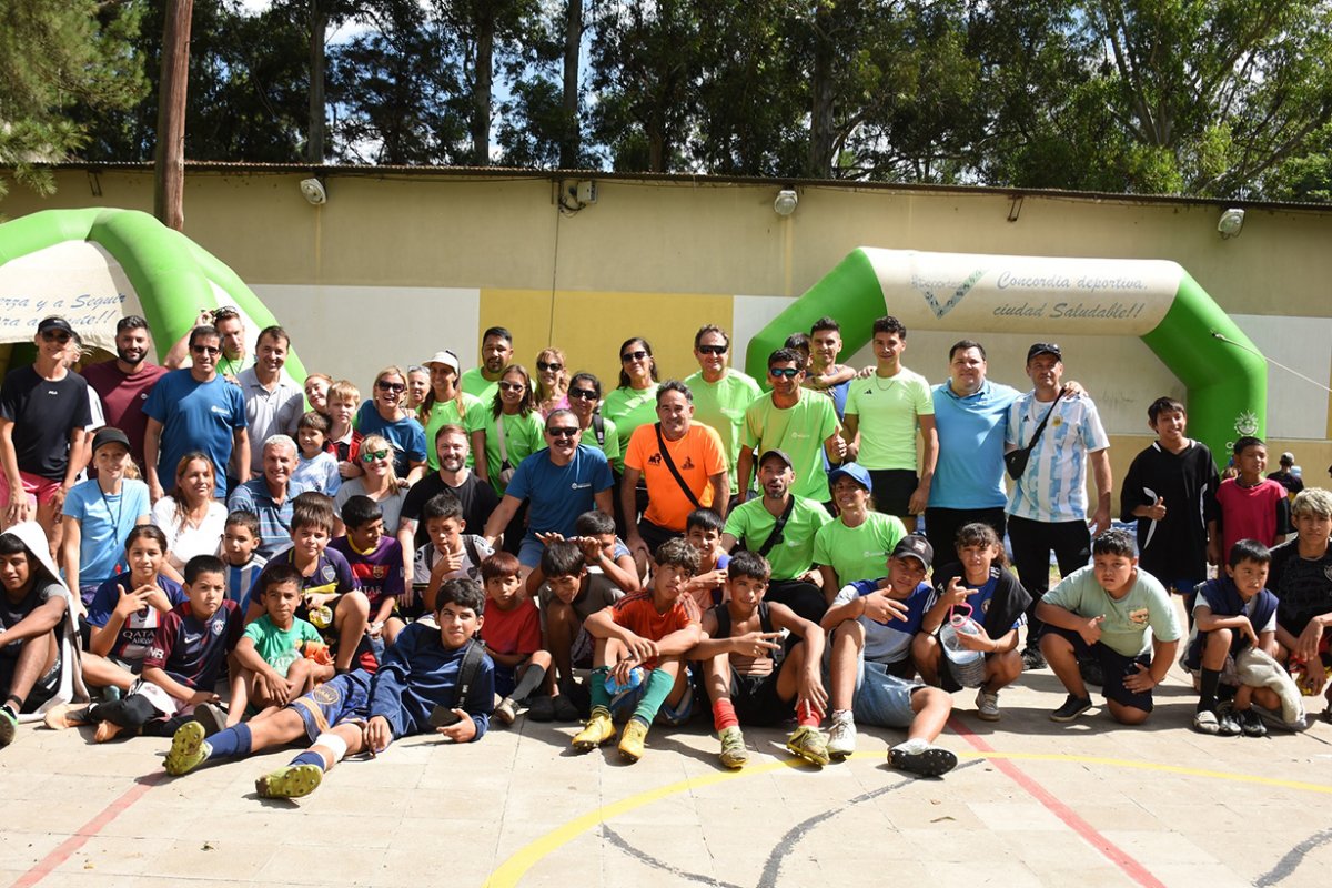 El lanzamiento en el polideportivo Oppel.