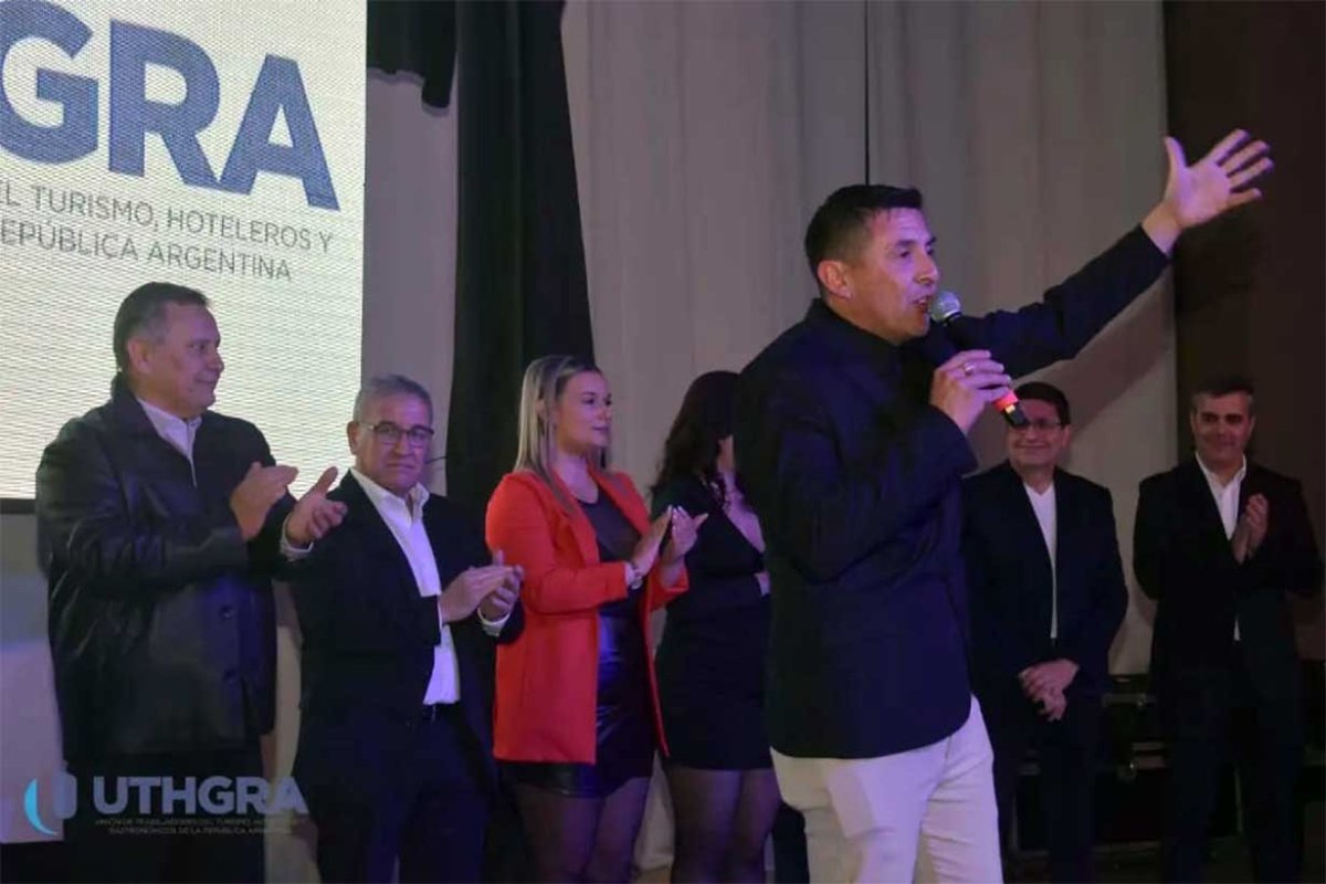 Alan Sch&ouml;nborn, haciendo uso de la palabra