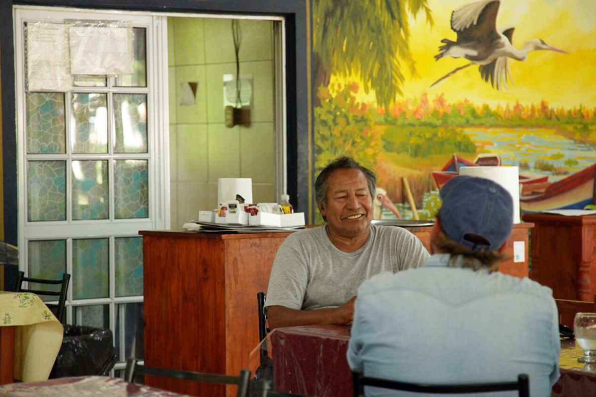 Luis Lemar&iacute;a, en su restaurant de Victoria.