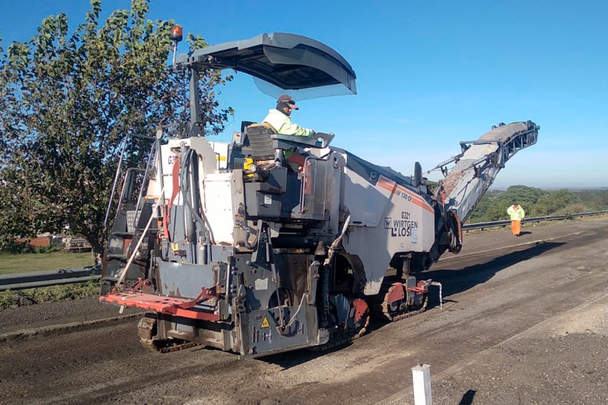 Esta ma&ntilde;ana se hacen trabajos de bacheo en RN174.