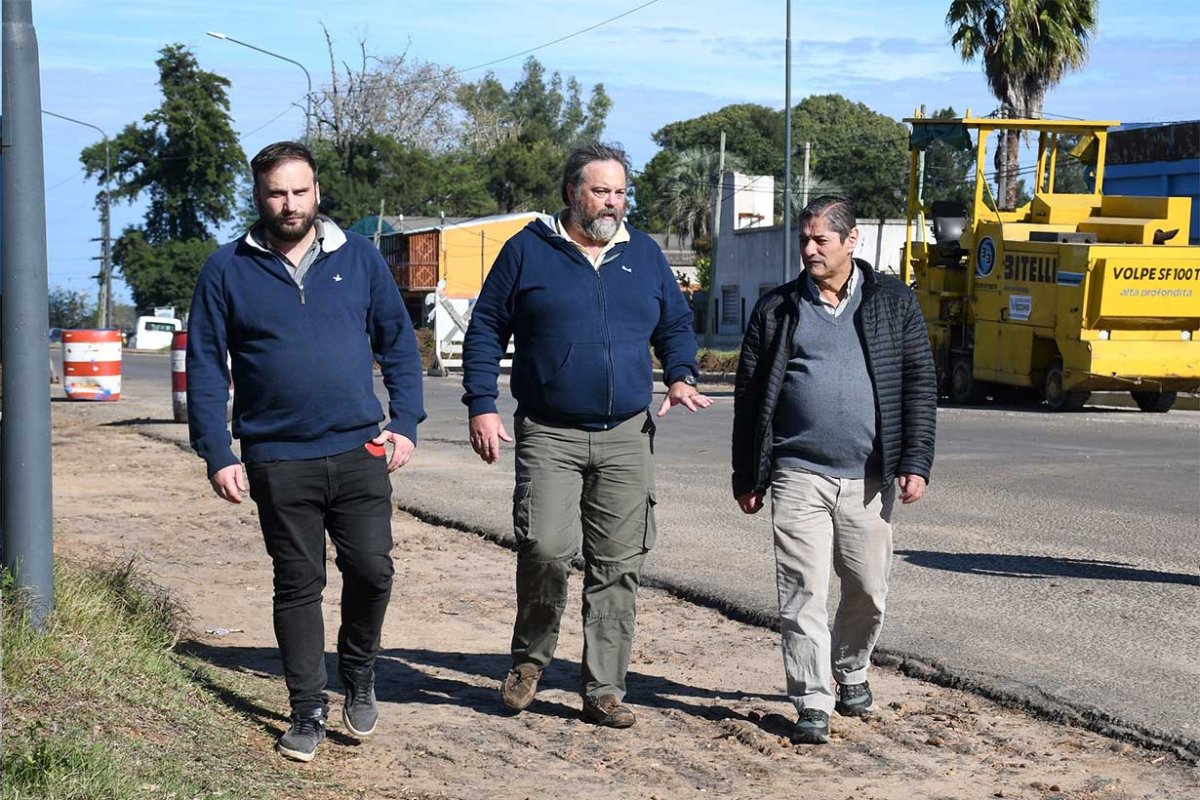 Alejandro L&oacute;pez (centro)
