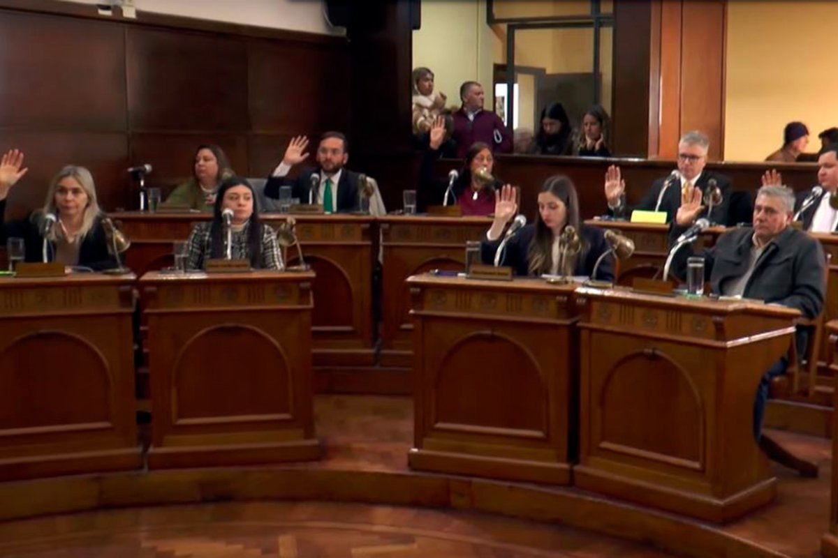 Disoluci&oacute;n aprobada por concejales de JxER y LLA.