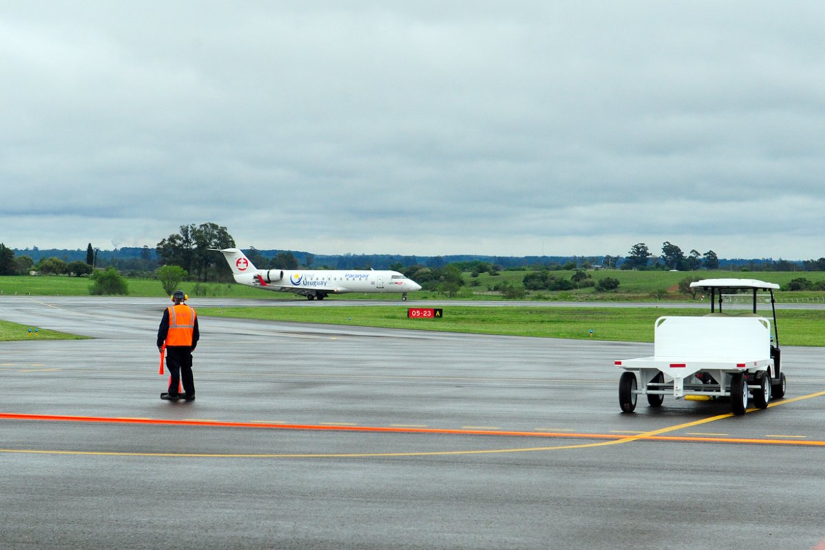 Paranair sumar&aacute; un tercer vuelo semanal para Salto