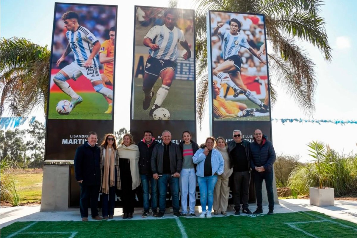 Las gigantograf&iacute;as, en el acceso a Gualeguay.