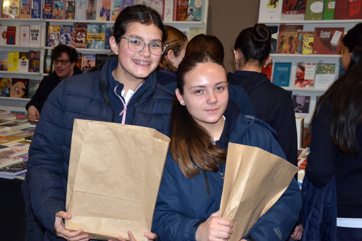 Estudiantes del Colegio San Jos&eacute;, en la Feria.