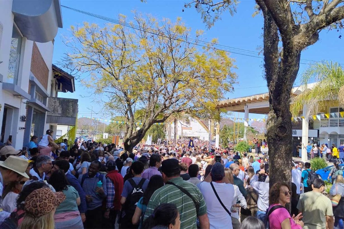 La Virgen regresa al templo, en procesi&oacute;n